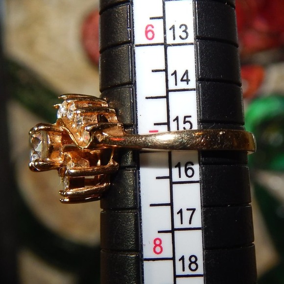 Size 7 ~ Captivating Sparkle Cubic Zirconia Ring - Picture 13 of 13